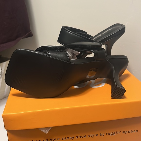 Brand new never worn black summer sandals - Picture 3 of 5